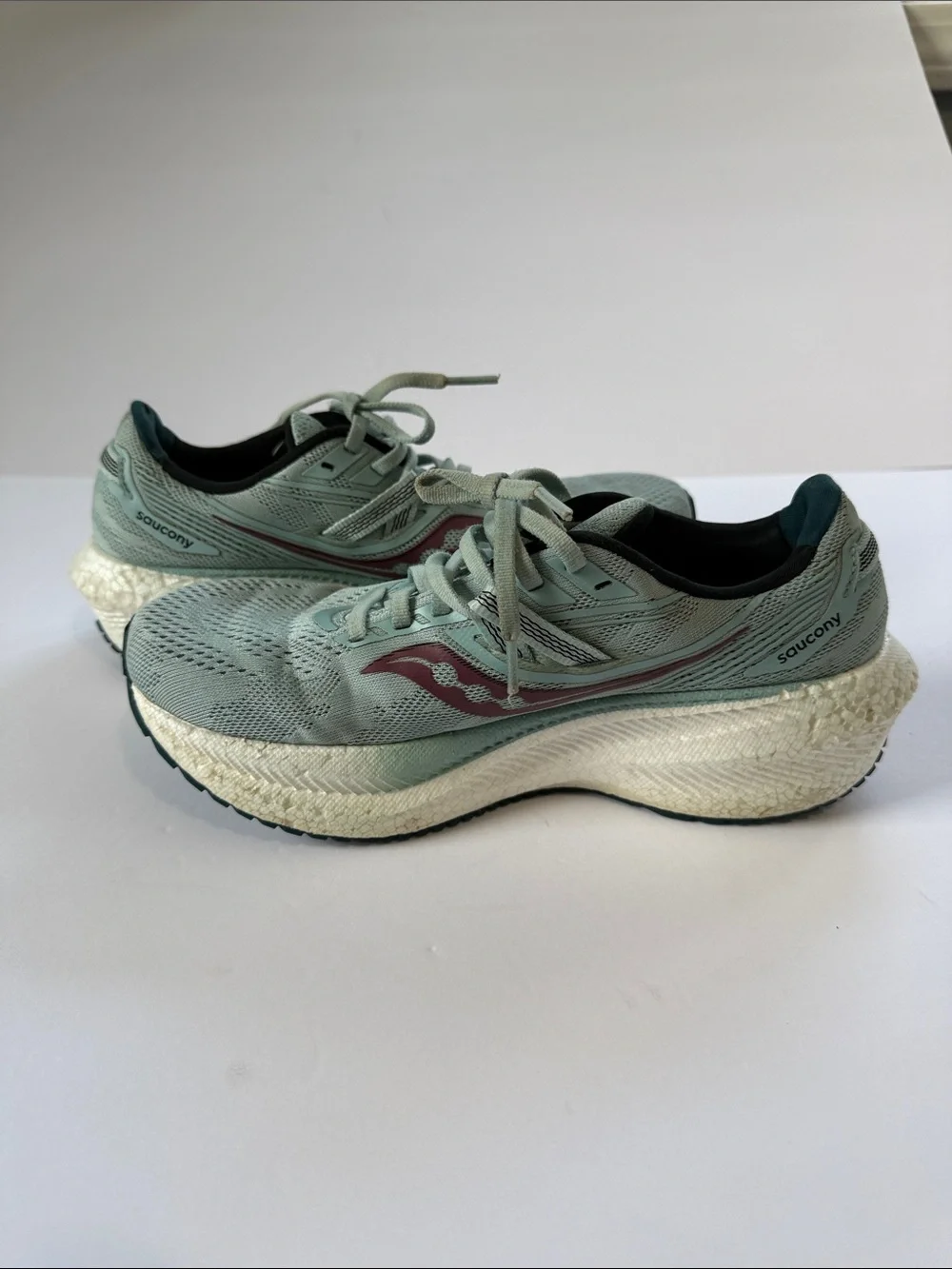 Saucony Women's Mint Green Running Shoes with Berry Accent